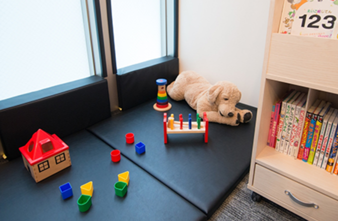 ①外観②受付③キッズスペース