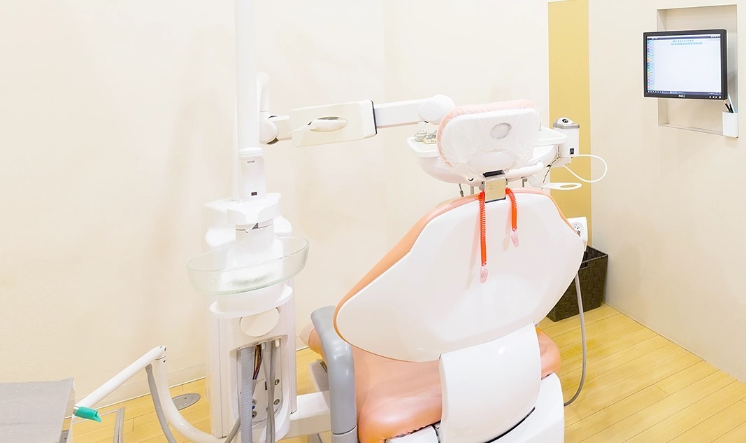 ①外観②治療風景③診療室