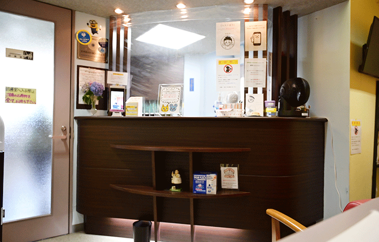 ①外観②受付③診療室