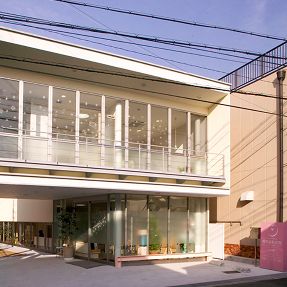 ①外観②待合室③診療室