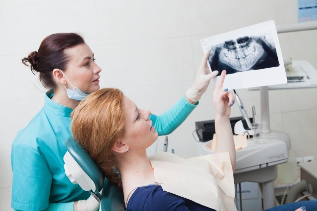 専門性を生かした口腔外科診療を通じて、機能回復と生活の質向上を支えています。※写真はイメージです。