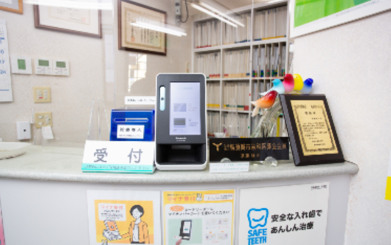 【堀ノ内駅から徒歩4分】入れ歯・補綴治療に強みを持つすどう歯科医院