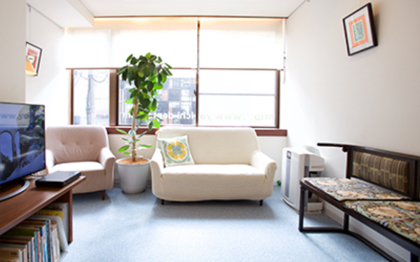 ①看板②受付③待合スペース