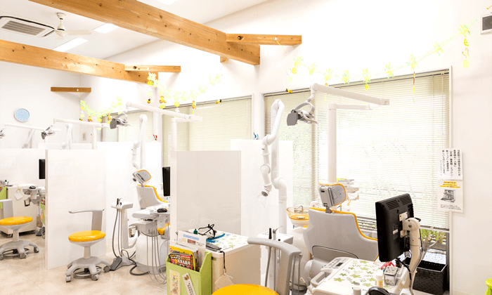 ①外観②待合室③診療室