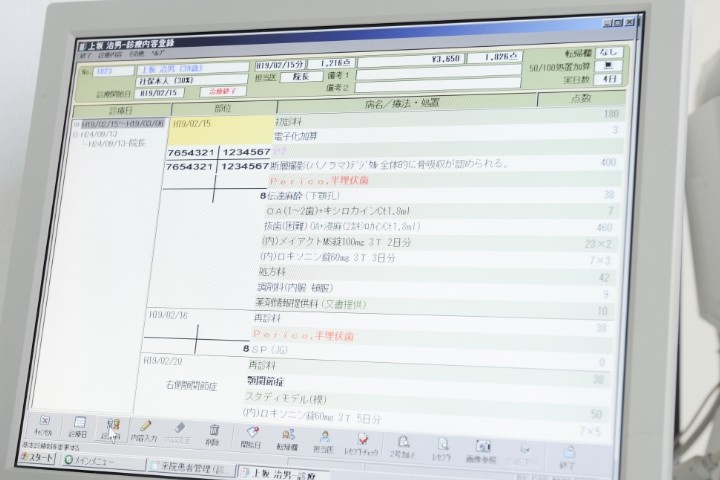電子カルテにより患者様の診療情報を取り扱っています