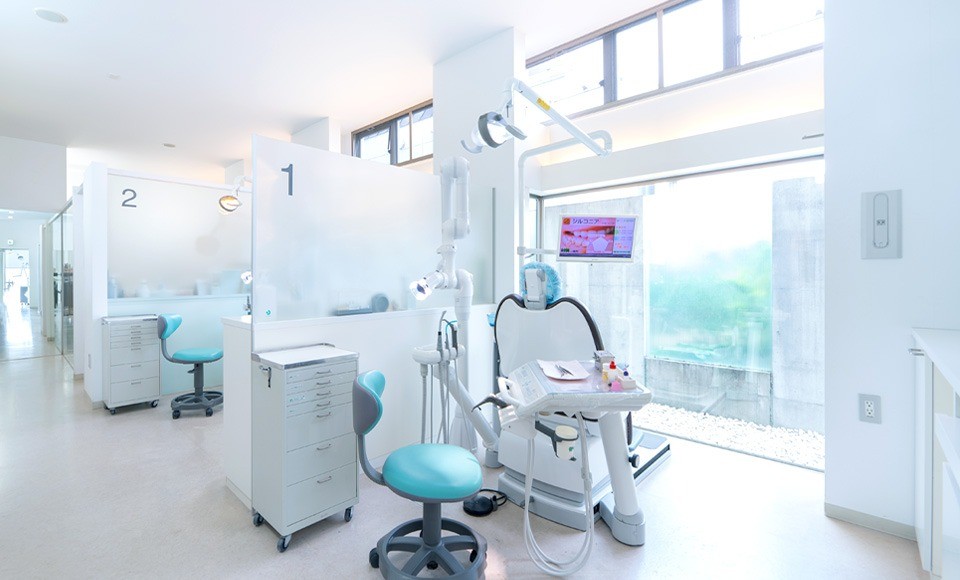 ご自宅や施設で歯科治療を受けられる安心の訪問診療体制