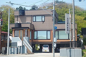 ①外観②受付③診療室