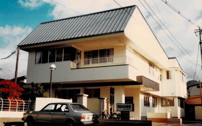 【本町通りバス停下車約6分】100年の歴史を未来へつなぎ地域に寄り添う「「須藤歯科医院」