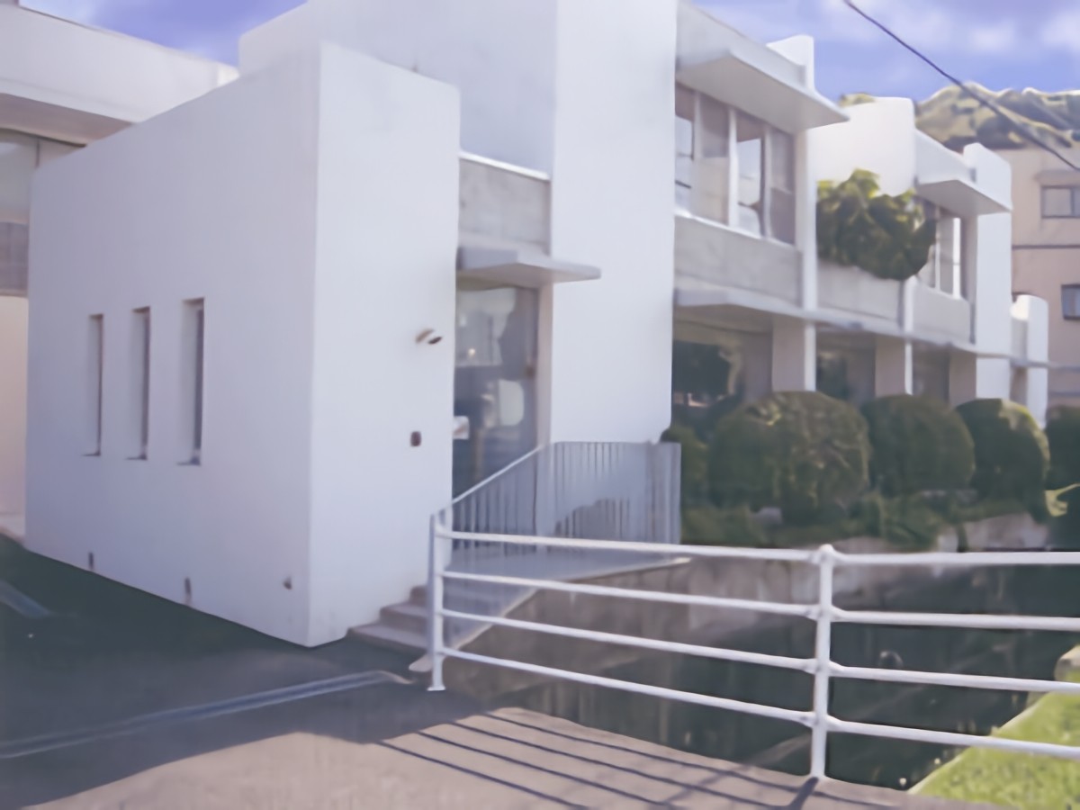 ①医院外観②待合室③診療室