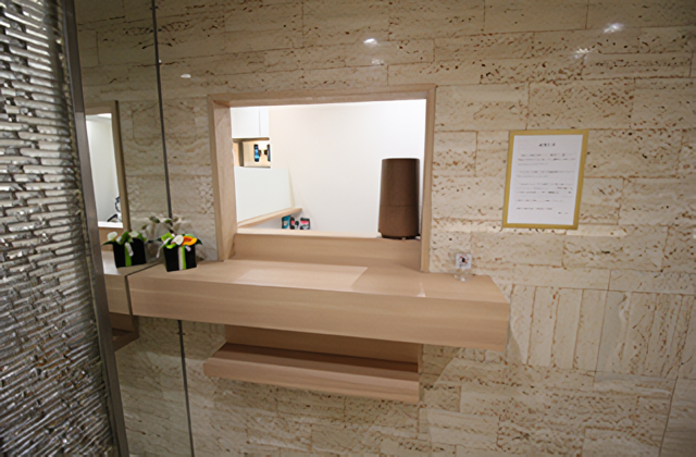 ①待合室②受付③診察室