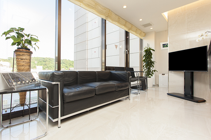 清潔感のある待合室にて治療の順番をお待ちください