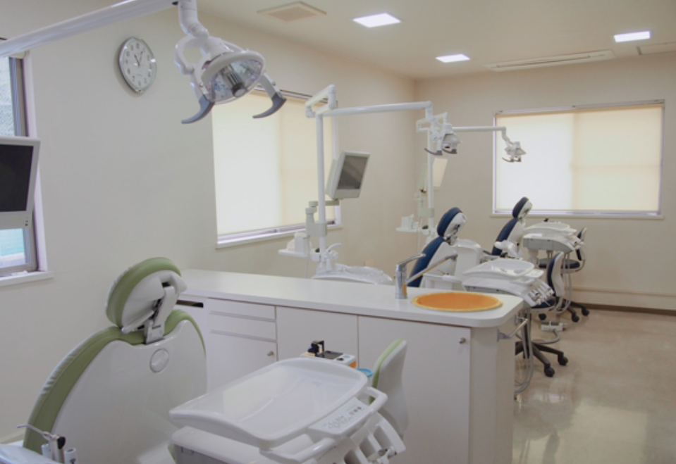 個々の状況に合わせた入れ歯選択で快適な装着感と機能性を実現