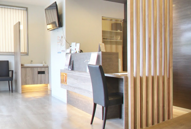 ①診療室受付③待合スペース