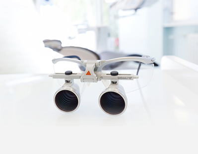 ①診療の様子②マイクロスコープ③医科歯科連携の体制