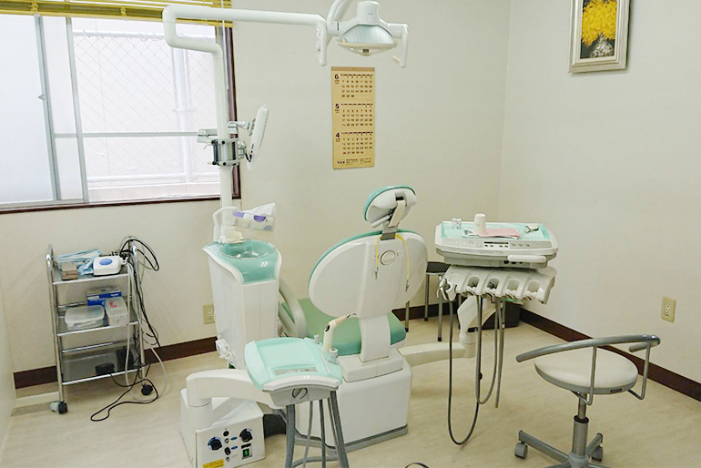 【平成筑豊鉄道伊田線 金田駅より徒歩4分】お口の審美性にこだわりながら極力痛みのない治療を行うことに尽力するさくら歯科