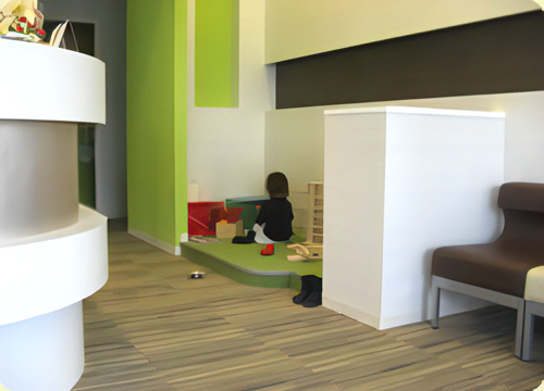 お子様が歯科治療に対してポジティブな印象を持ち、健康な歯を維持できるよう、楽しく予防を進めていける環境作りをしています。