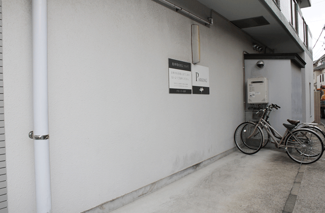 駐車場をご利用の際には車が制活動にはみ出さないようご注意ください