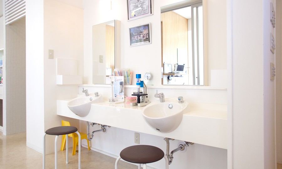 ブラッシングコーナーにてお口のチェックが行えます