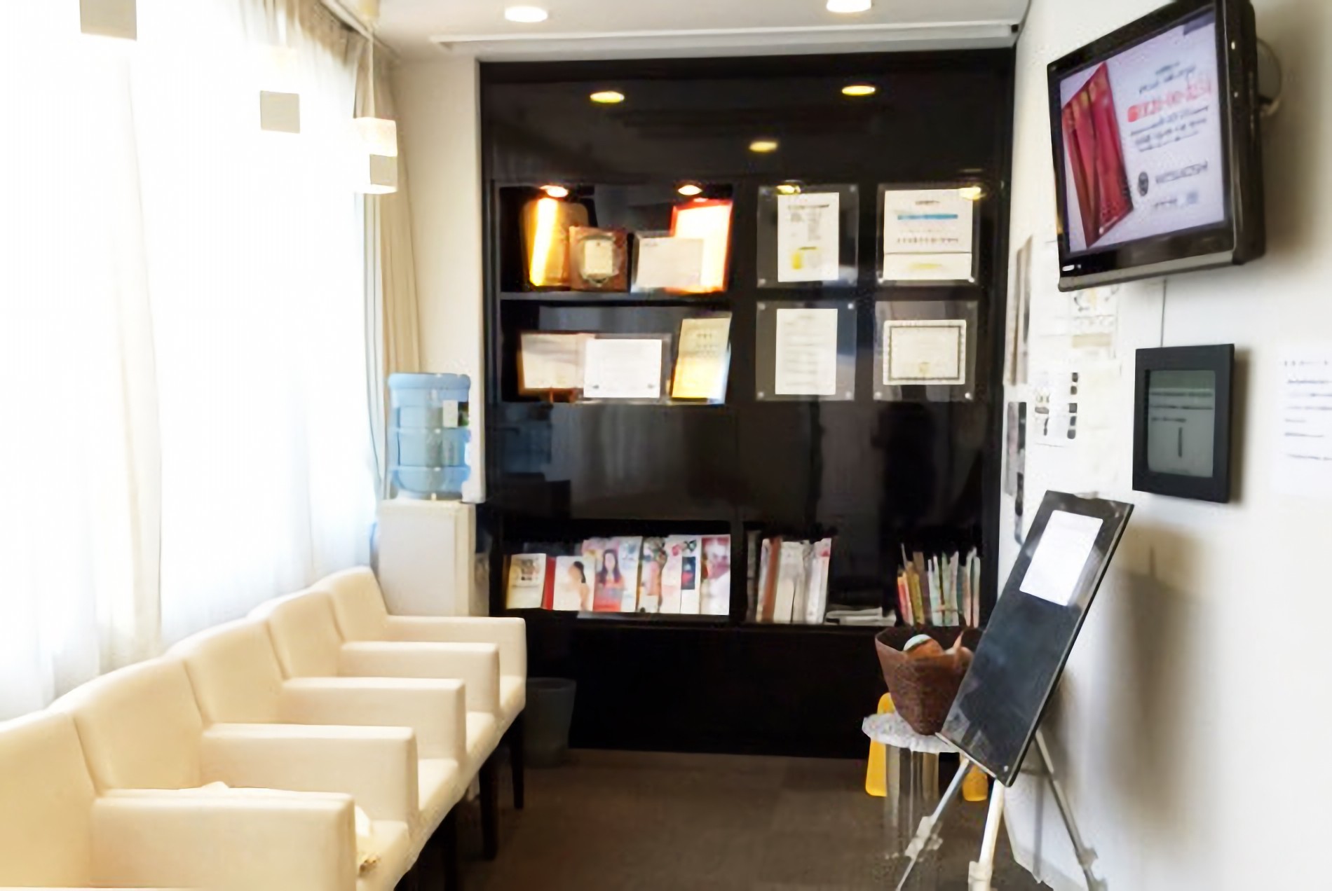 ①受付②待合室③診療室