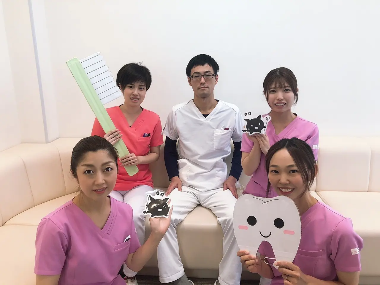 【高杉中学校近く・無料託児＆訪問診療あり】幅広い診療に対応する たかすぎ友愛歯科