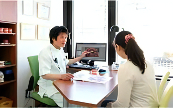 【新所沢駅 徒歩2分】専門医による矯正治療に対応する アクイユ矯正歯科クリニック