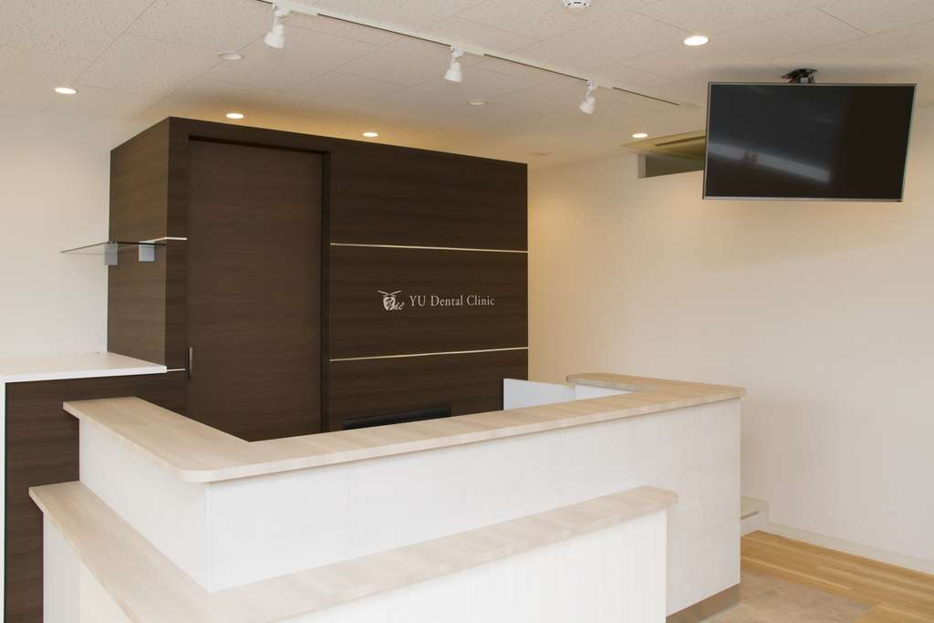 外科治療のプロフェッショナルである日本口腔外科学会認定専門医がインプラント治療を行います