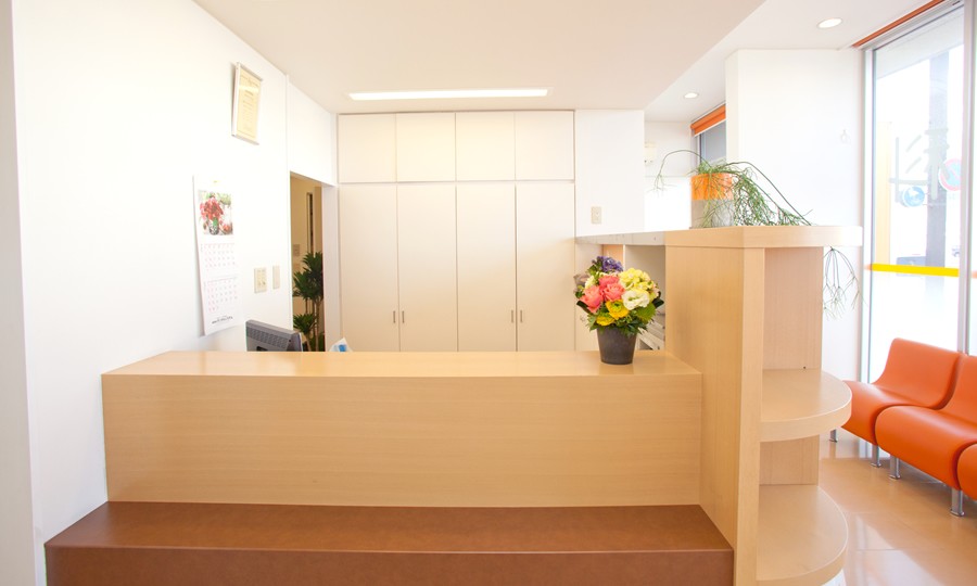 ①外観②受付③診療室