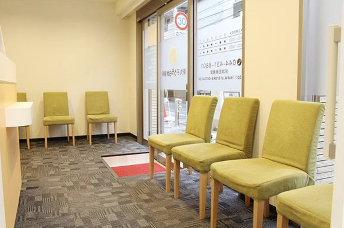 ①クリニック外観②受付③診療チェア