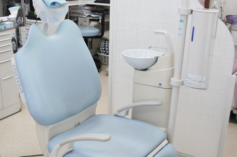 清潔な診療室で丁寧な治療を行います