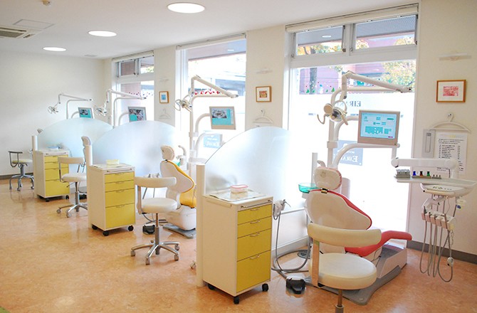 ①外観②受付③診療室