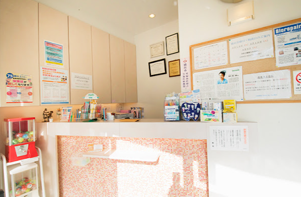 ①外観②受付③待合スペース