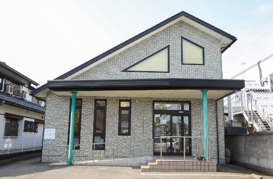 【体育館西バス停 徒歩1分】歯周病治療と予防歯科に取り組むさかい歯科