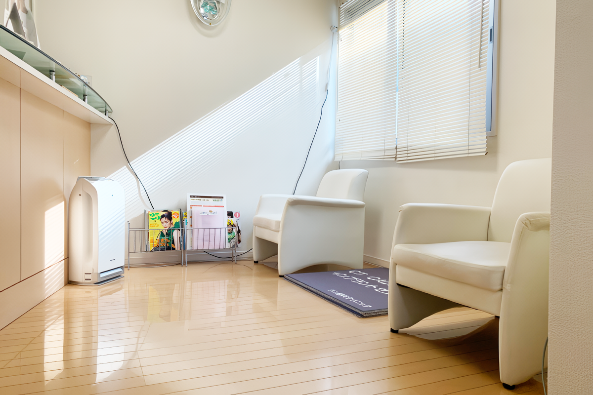 ①外観②待合室③診療スペース