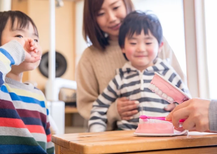 院長は、保育園や学校の歯科検診にも携わっています