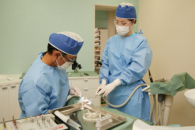 歯を失った方のための治療法としてインプラント治療を提供しています