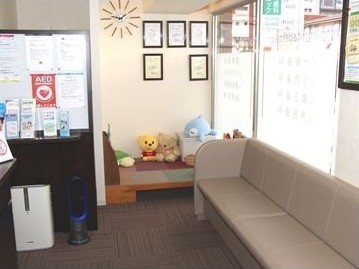 ①外見②待合室③診療室