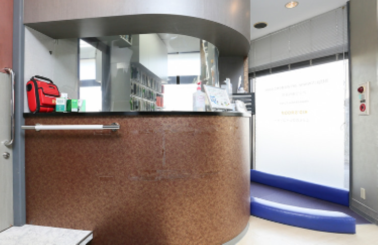 【久里浜駅から徒歩2分】予防から高度治療まで対応するアリワ歯科医院