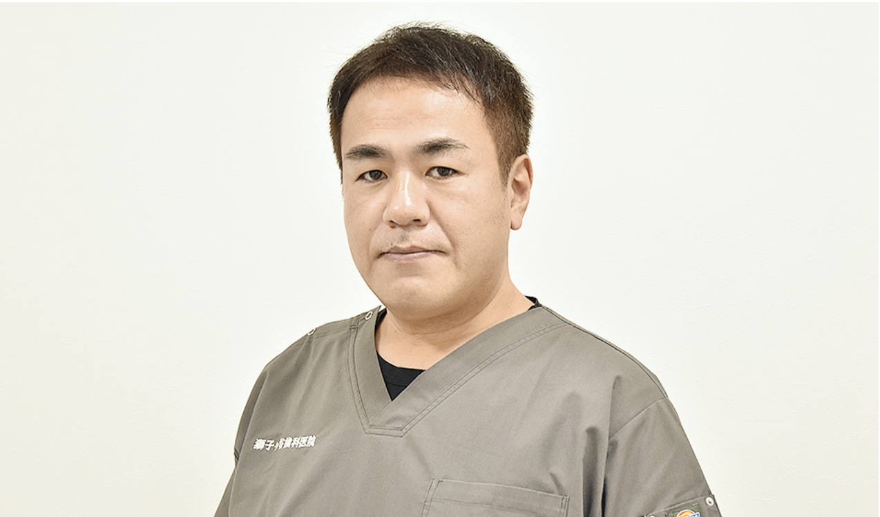 院長の鮎澤 敬介