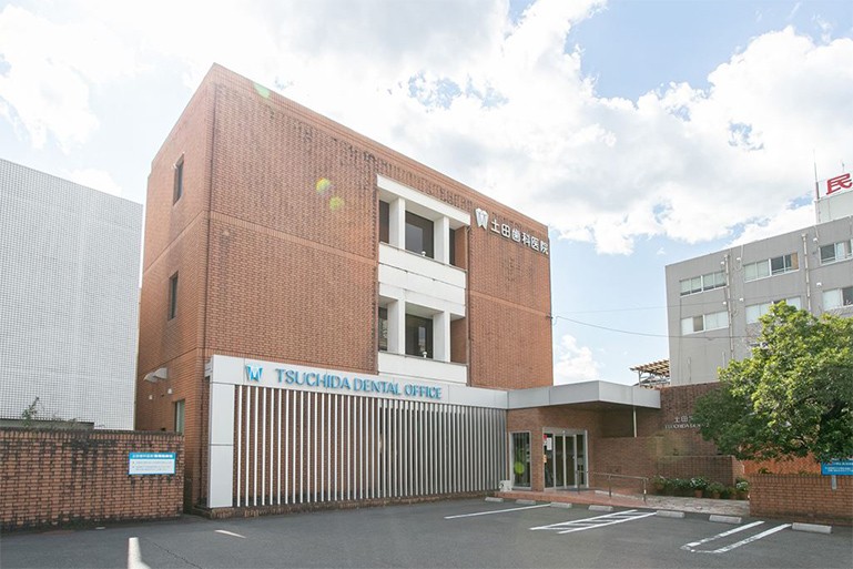①外観②受付③診療室