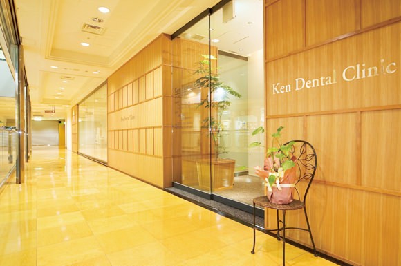 ①外観②受付③診察室