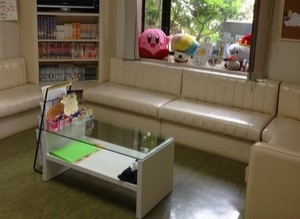 ①外観②待合室③診察室