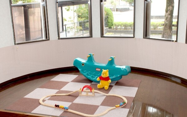 お子様が楽しめるプレイコーナーがございます