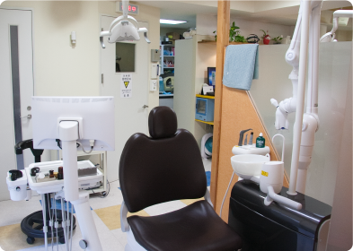 【JR湘南新宿ライン 茅ヶ崎駅から徒歩3分】最新の技術と丁寧な対話により患者様本位の治療をご提供するエメロード歯科クリニック