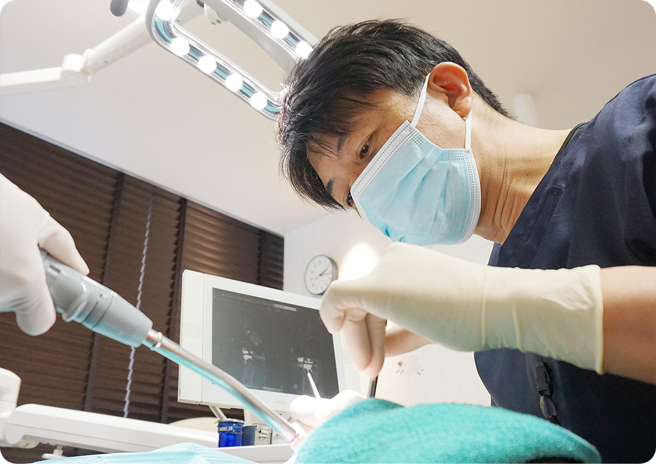 院長の治療中の様子