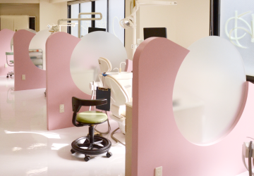 【JR東海道本線 茅ヶ崎駅より徒歩2分】患者様それぞれのご要望を丁寧に伺い、女性目線で最善の治療をご提案する茅ヶ崎しらゆり歯科