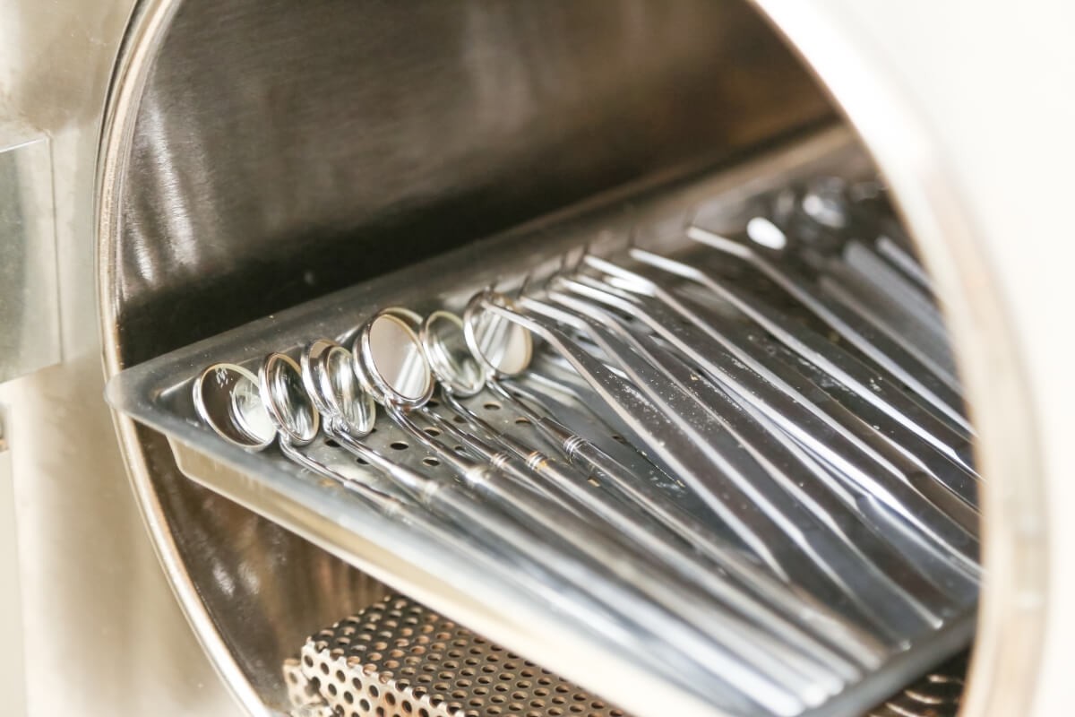 ①外観②受付③治療器具