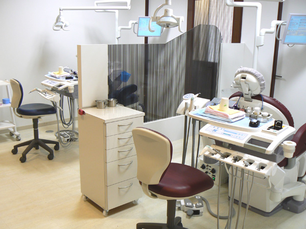 ①診察室➁駐車場③待合室