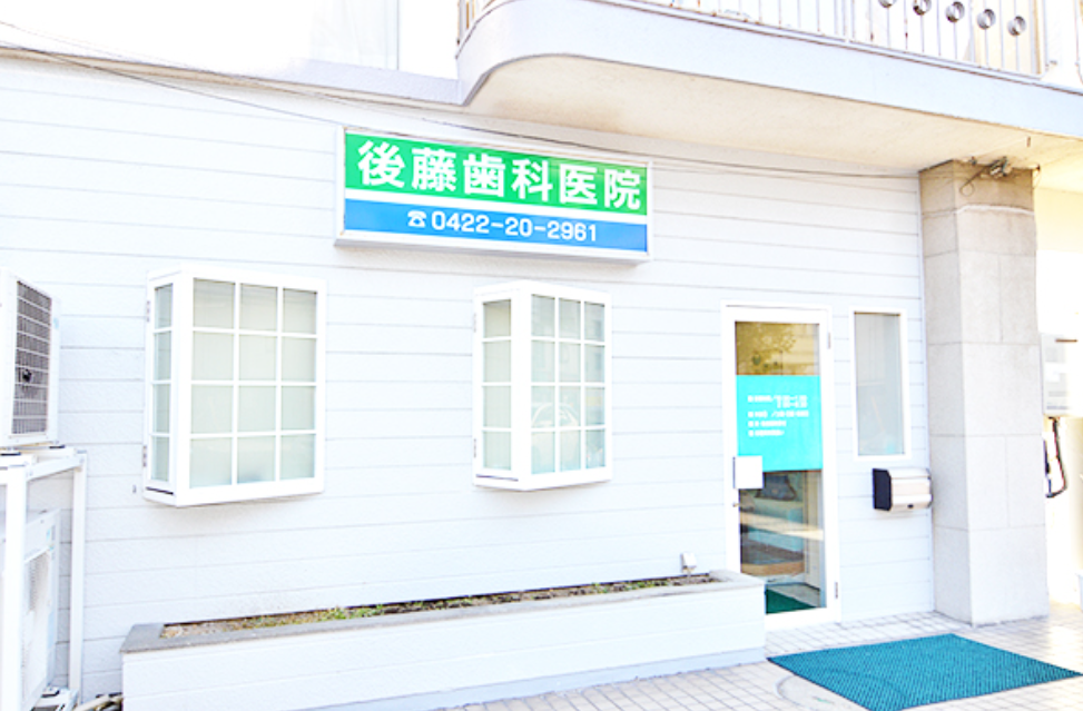 ①クリニック外観②待合室③診療室