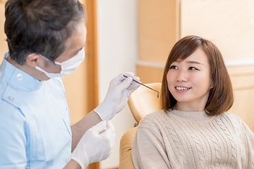 自然な色調や形態を再現することで、機能面だけでなく審美面でも満足できる仕上がりを心がけています。