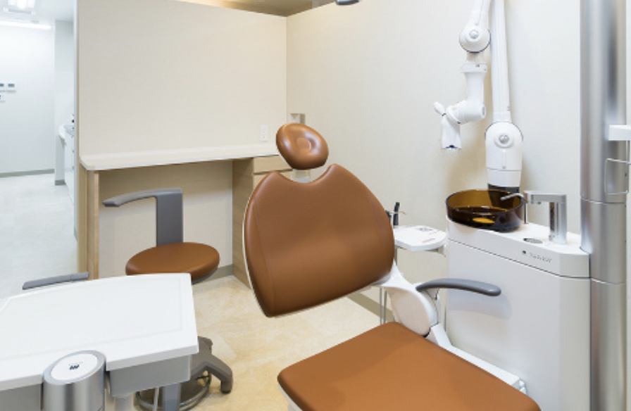 東浦和駅出口より徒歩12分【駐車場12台完備】うらわイースト歯科